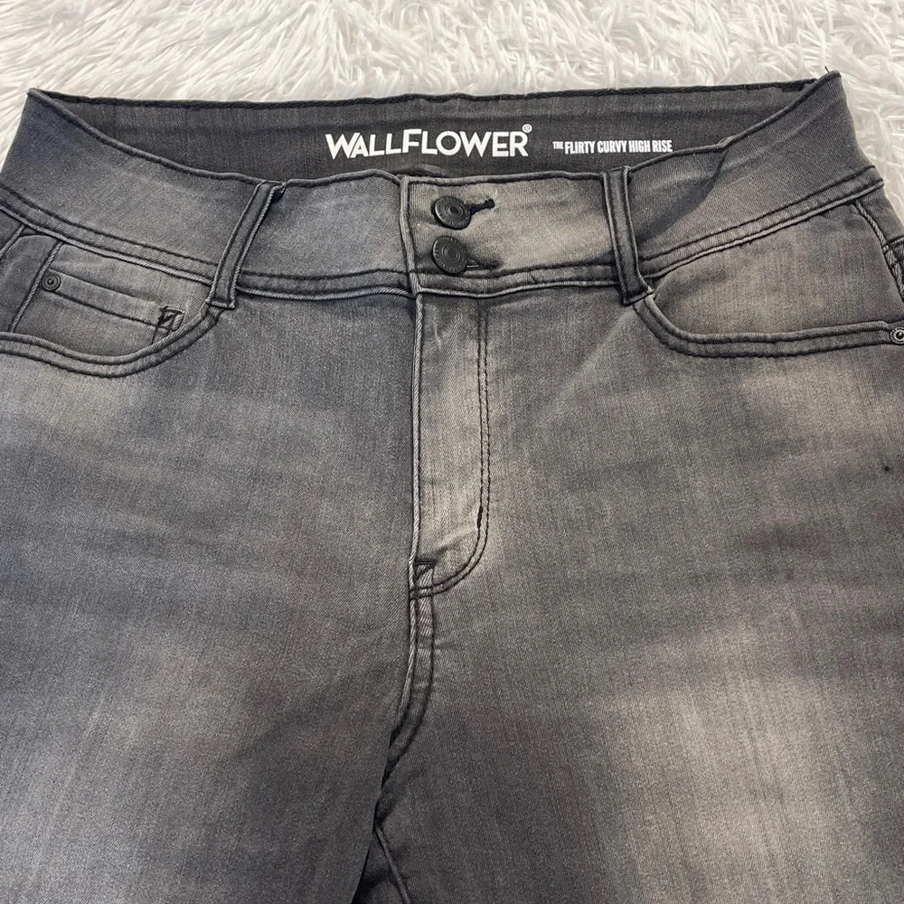 Wallflower Skinny FLIRTY CURVY HIGH RISE  Women's Charcoal High-Rise Jeans 9